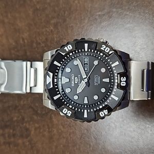 Pre-owned men's watch